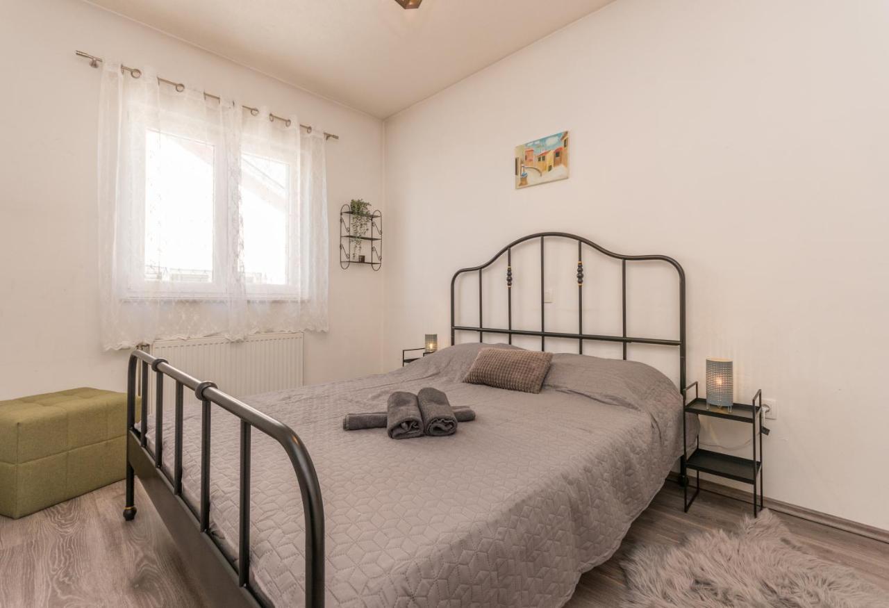 ביוגראד נה מורו Villa Lucija מראה חיצוני תמונה